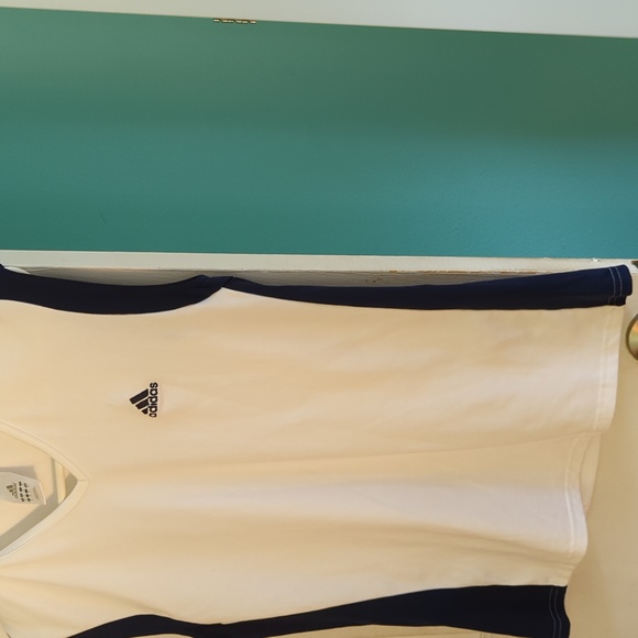 NWOT Woman's Adidas Workout Shirt - Picture 4 of 7